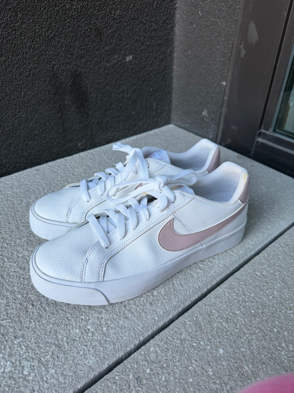 Nike Women's White Low-Top Sneakers with Dusty Pink Swoosh- Size 9